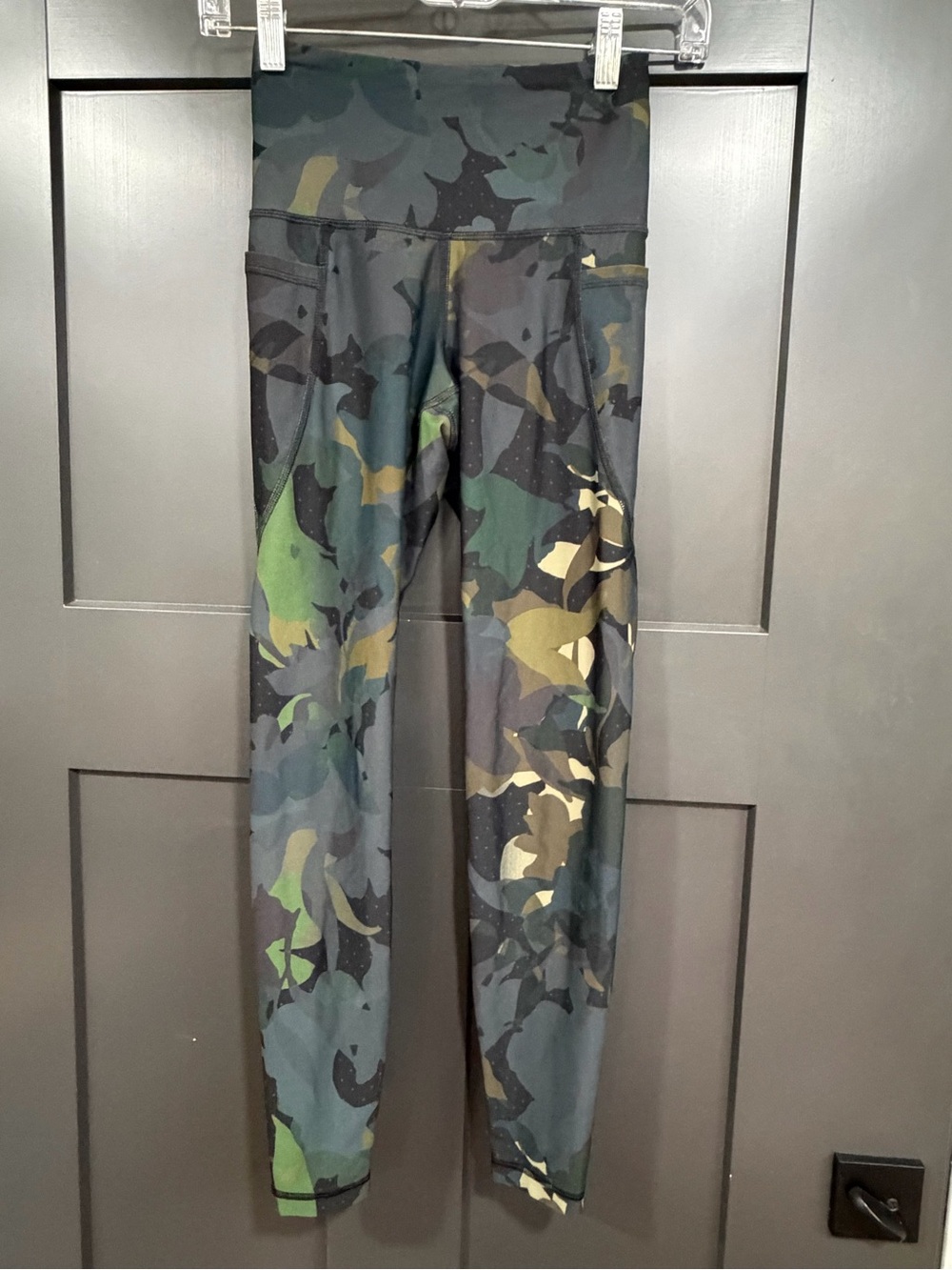 Old Navy Camouflage Leggings in Green, Black, Tan